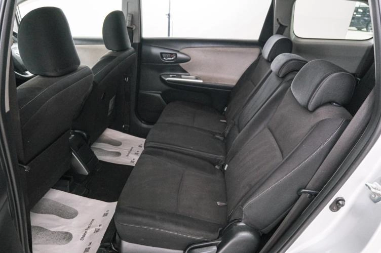 Toyota Wish 18 из 20