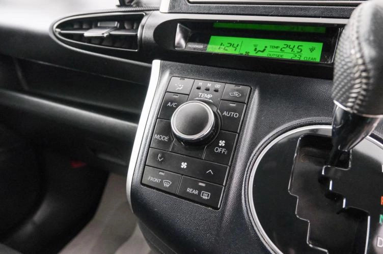 Toyota Wish 15 из 20