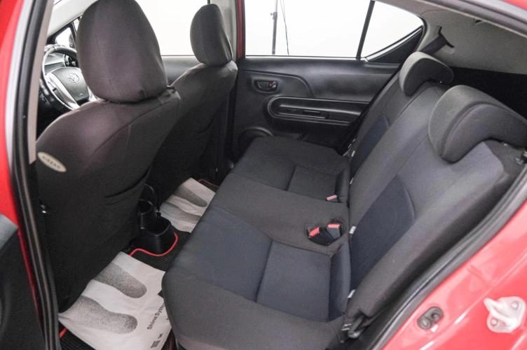 Toyota Aqua 19 из 21