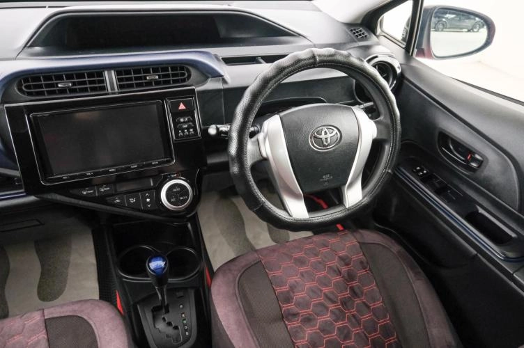 Toyota Aqua 9 из 21