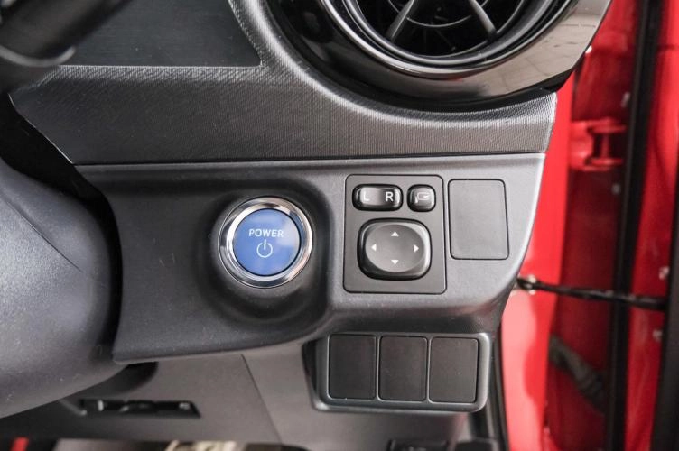 Toyota Aqua 17 из 21