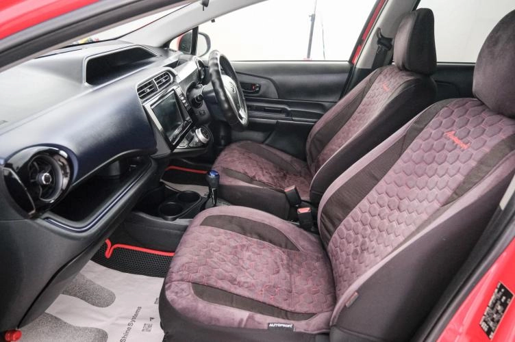 Toyota Aqua 13 из 21