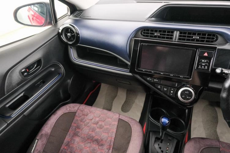 Toyota Aqua 11 из 21