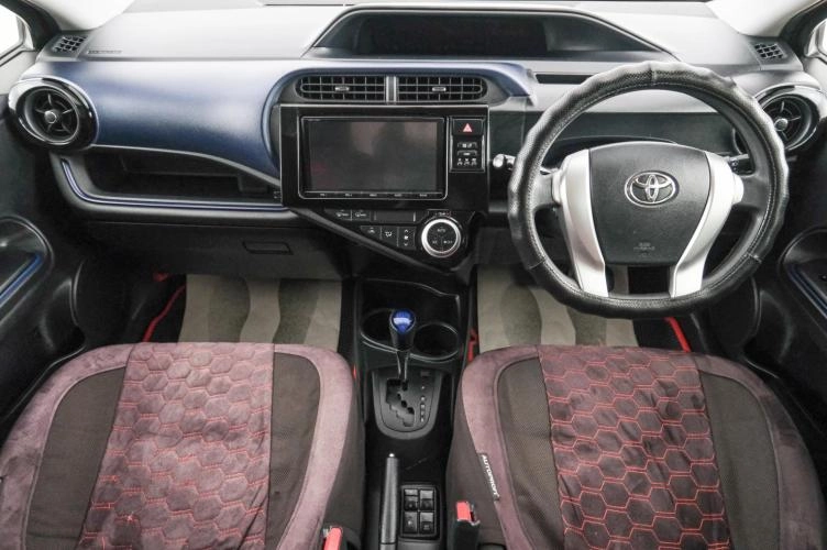 Toyota Aqua 10 из 21