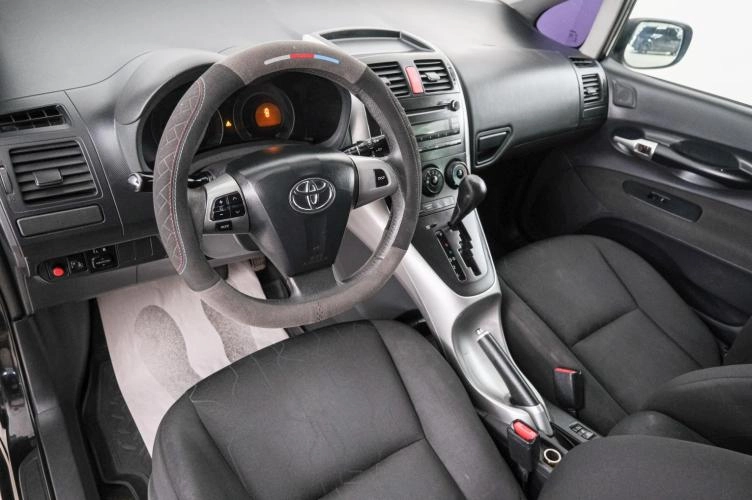 Toyota Auris 8 из 22