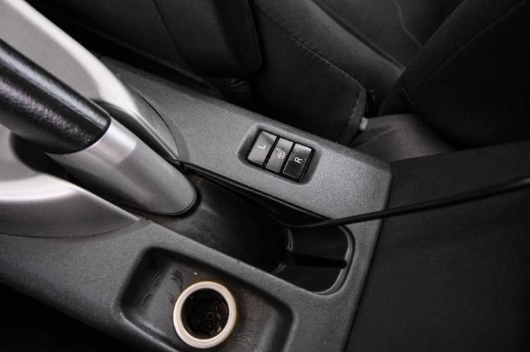 Toyota Auris 17 из 22