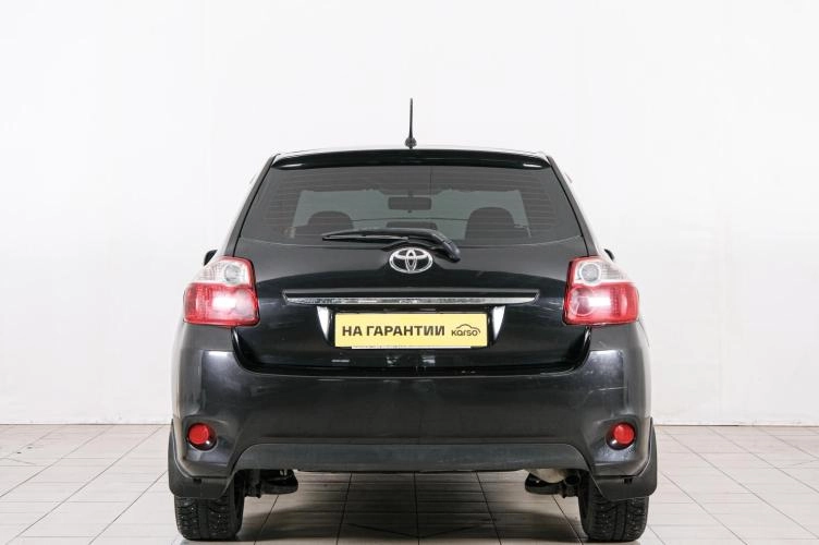 Toyota Auris 5 из 6