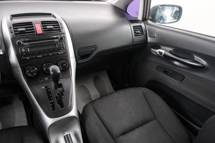 Toyota Auris 11 из 22