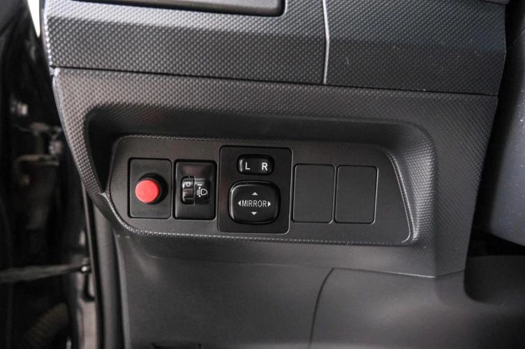 Toyota Auris 18 из 22