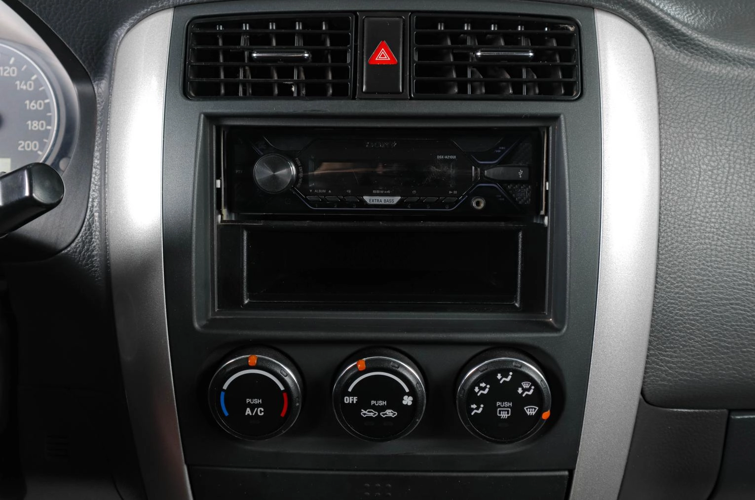 Suzuki Liana 14 из 16