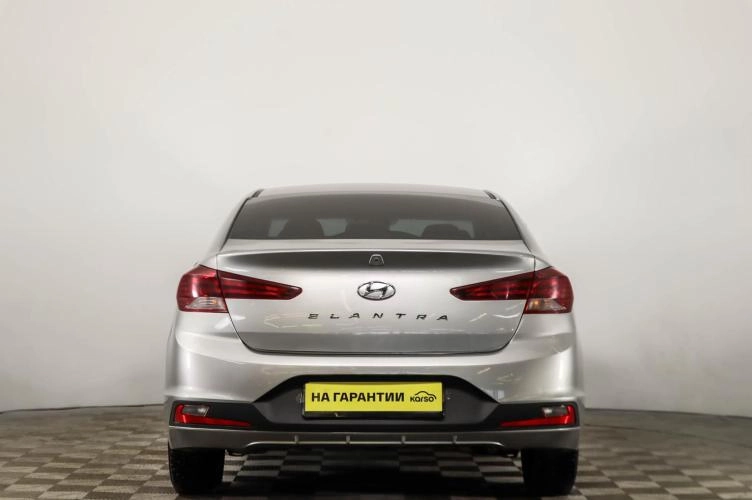 Hyundai Elantra 5 из 6
