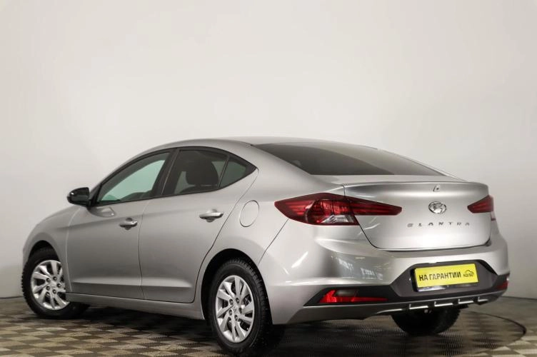 Hyundai Elantra 6 из 6