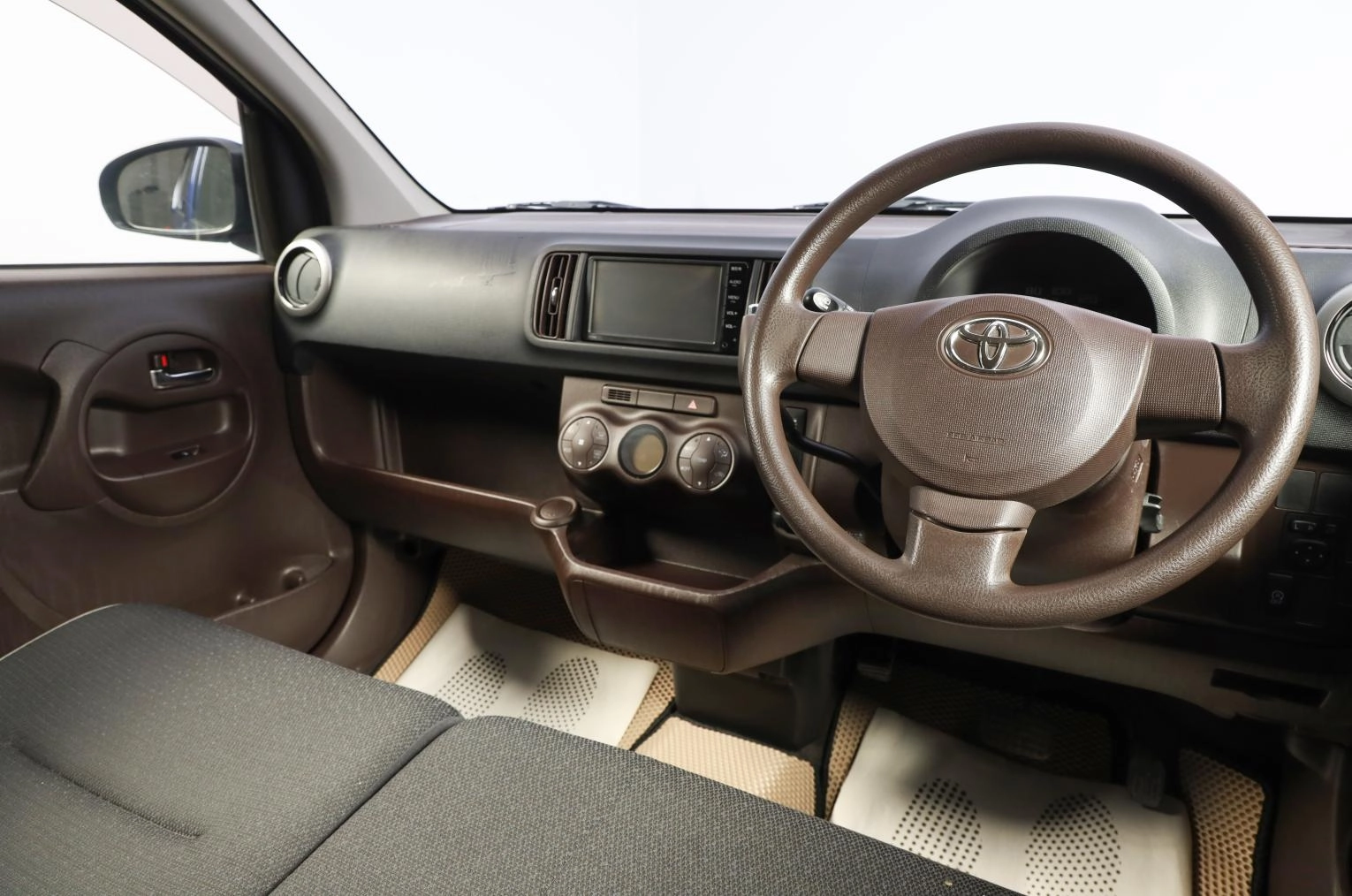Toyota Passo 9 из 15