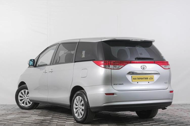 Toyota Estima 4 из 6