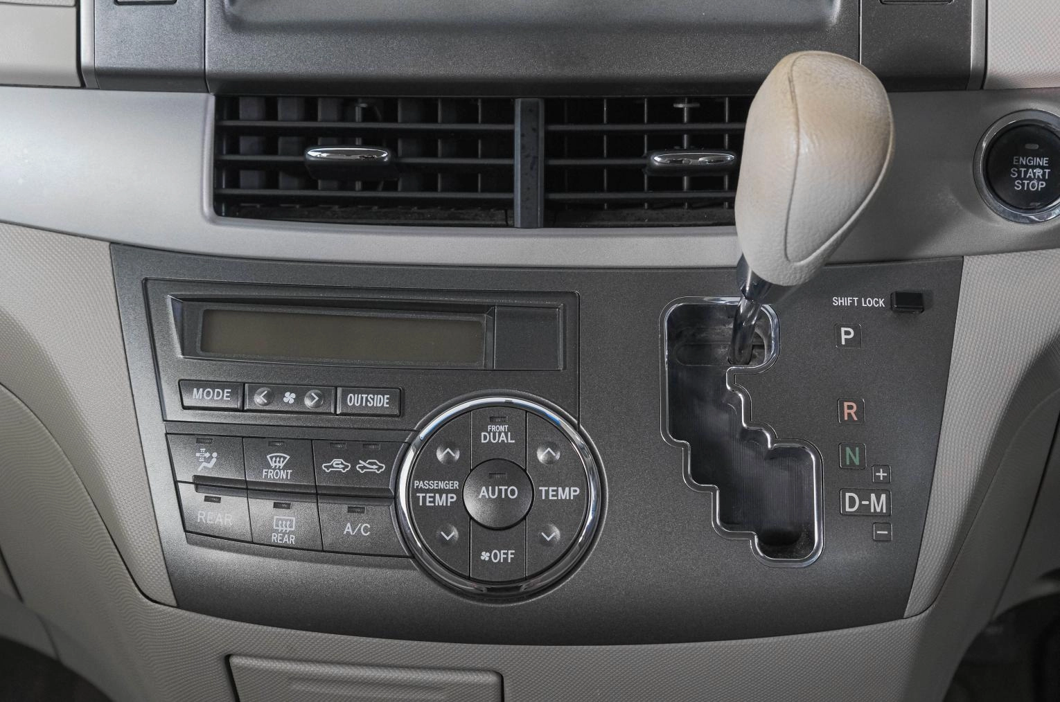 Toyota Estima 20 из 23