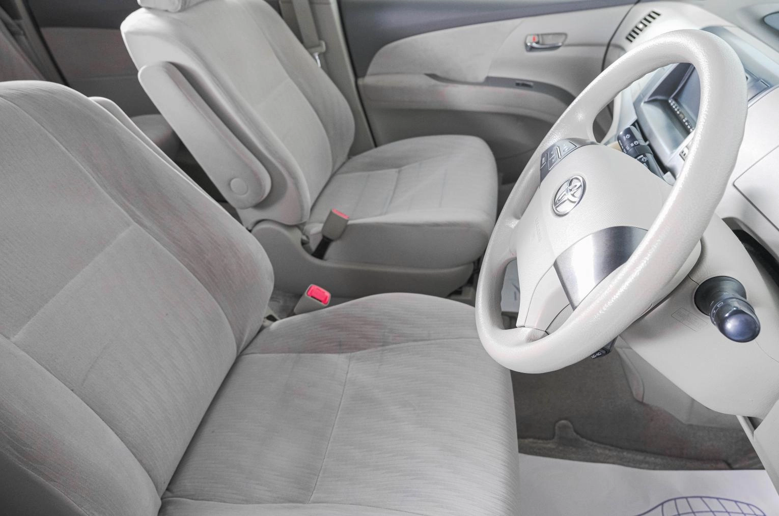 Toyota Estima 11 из 23
