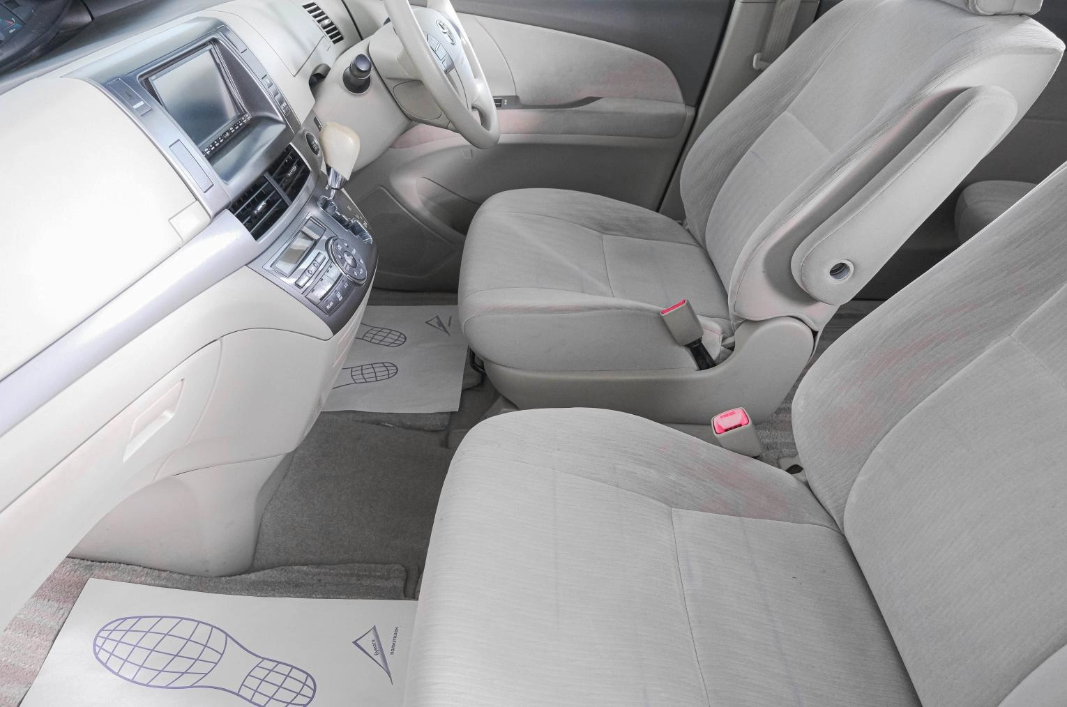 Toyota Estima 8 из 23