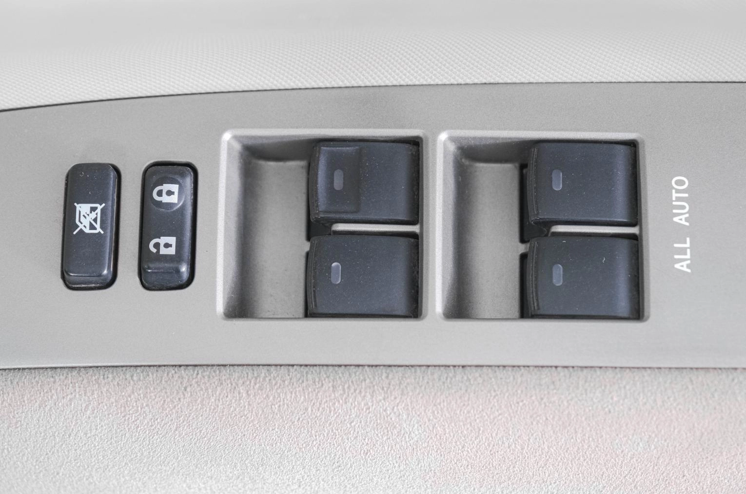 Toyota Estima 23 из 23
