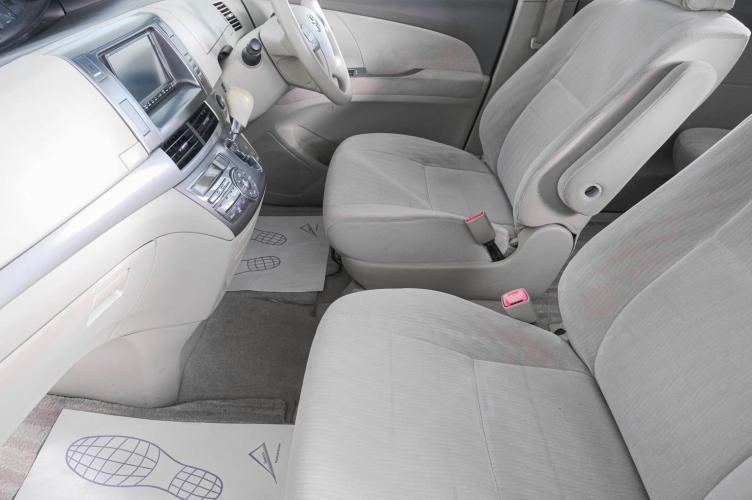 Toyota Estima 8 из 23