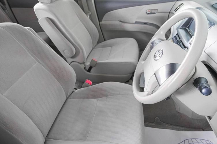 Toyota Estima 11 из 23