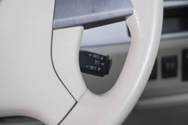 Toyota Estima 17 из 23