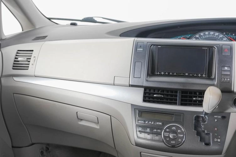 Toyota Estima 12 из 23