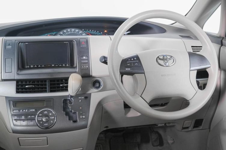 Toyota Estima 14 из 23
