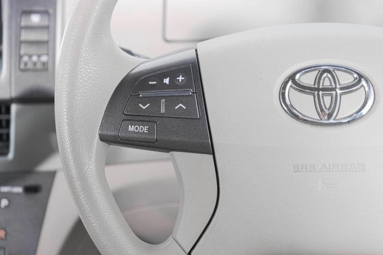 Toyota Estima 16 из 23