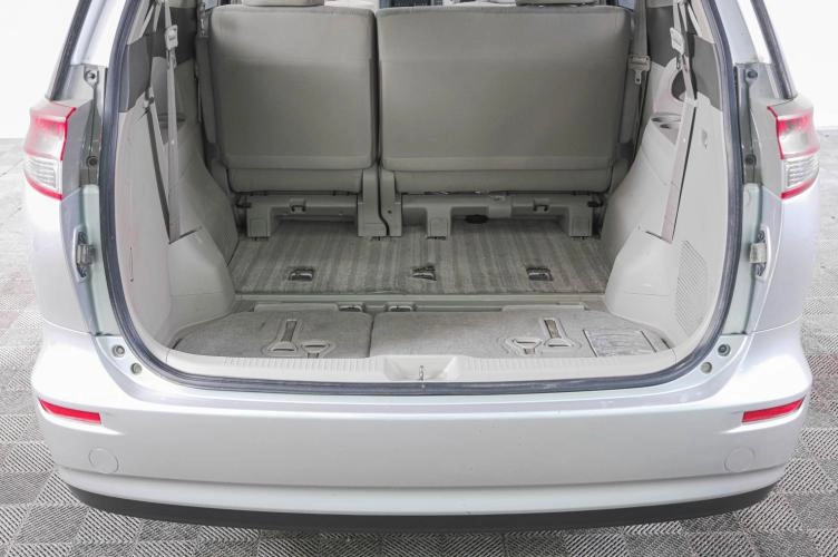 Toyota Estima 7 из 23