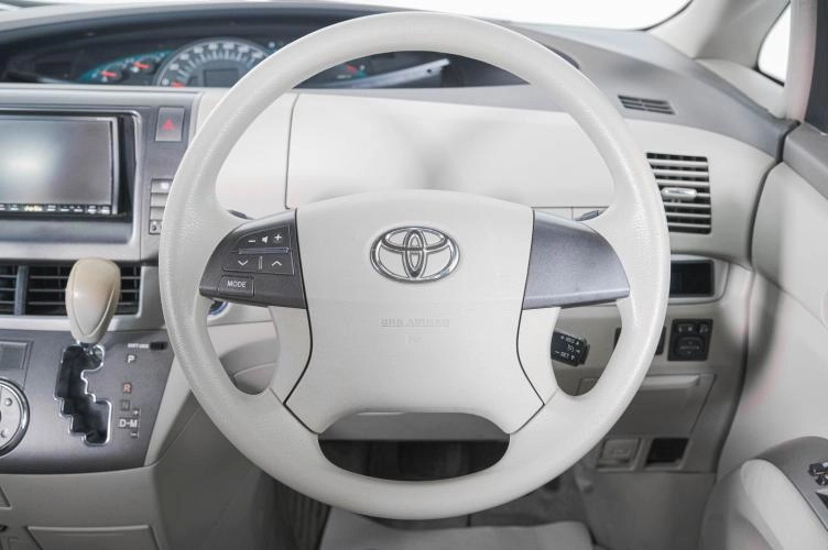 Toyota Estima 15 из 23