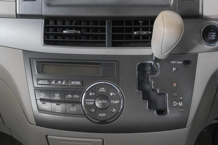 Toyota Estima 20 из 23