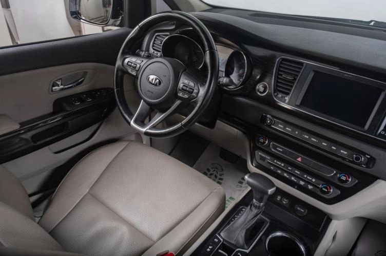 KIA Carnival 10 из 19