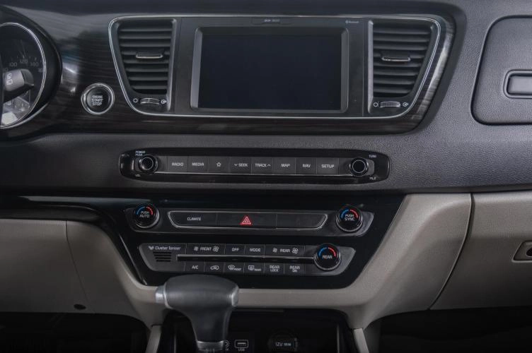 KIA Carnival 15 из 19