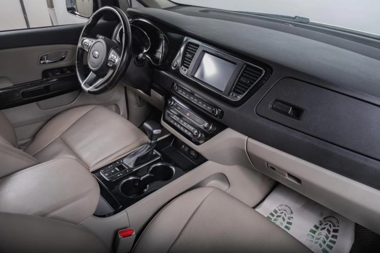 KIA Carnival 17 из 19