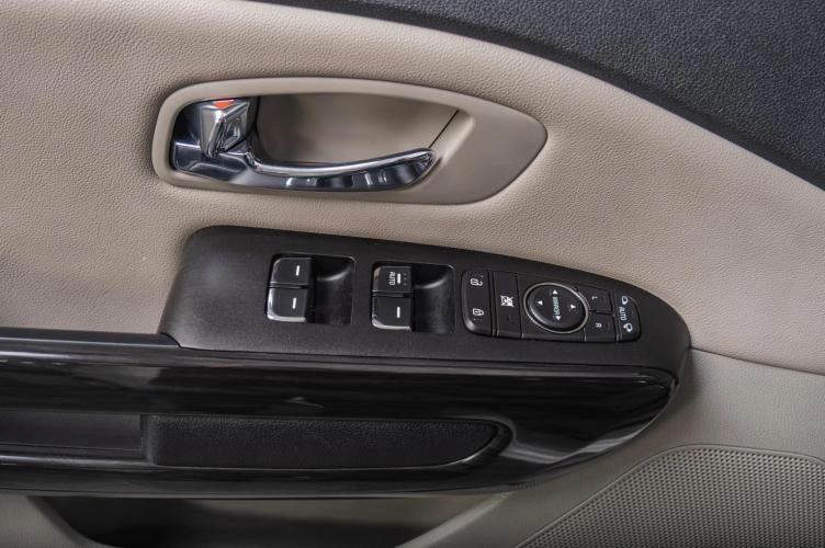 KIA Carnival 7 из 19