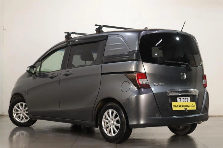 Honda Freed 4 из 16