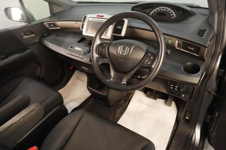 Honda Freed 9 из 16