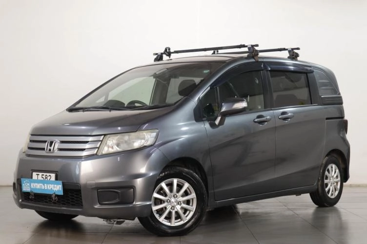 Honda Freed 3 из 16