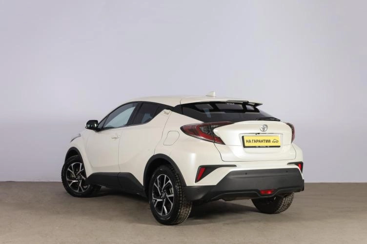 Toyota C-HR 4 из 6