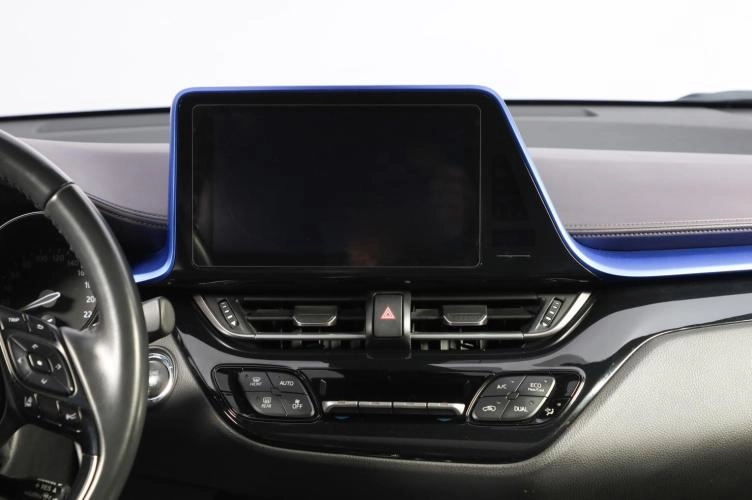 Toyota C-HR 14 из 19