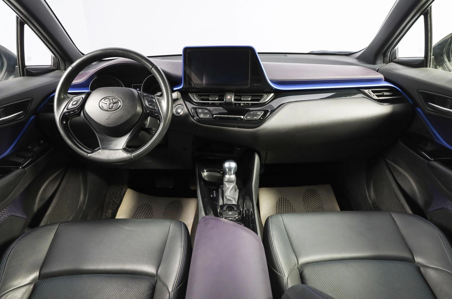 Toyota C-HR 13 из 19