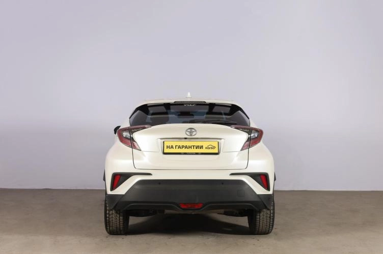 Toyota C-HR 5 из 6