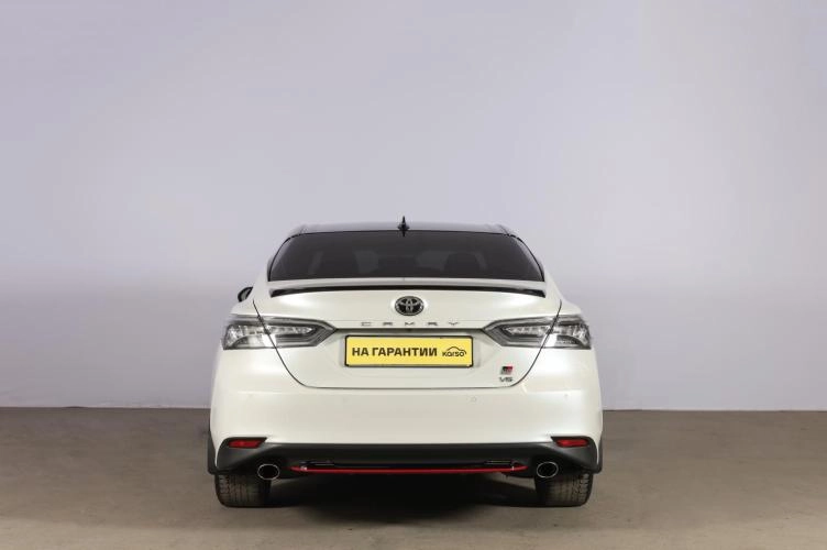 Toyota Camry 5 из 6
