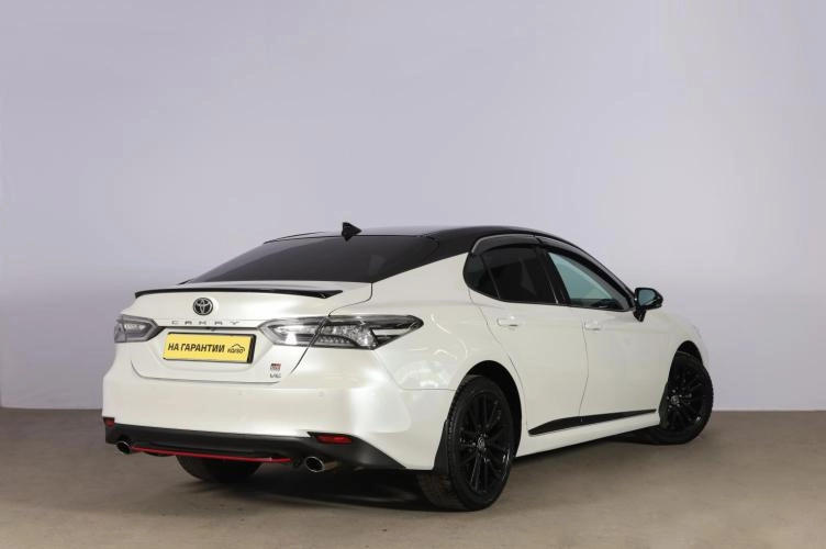 Toyota Camry 4 из 6