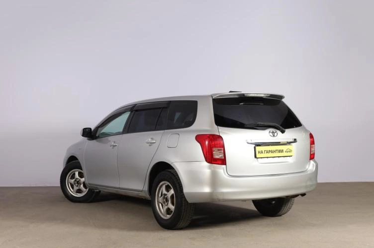 Toyota Corolla Fielder 4 из 6