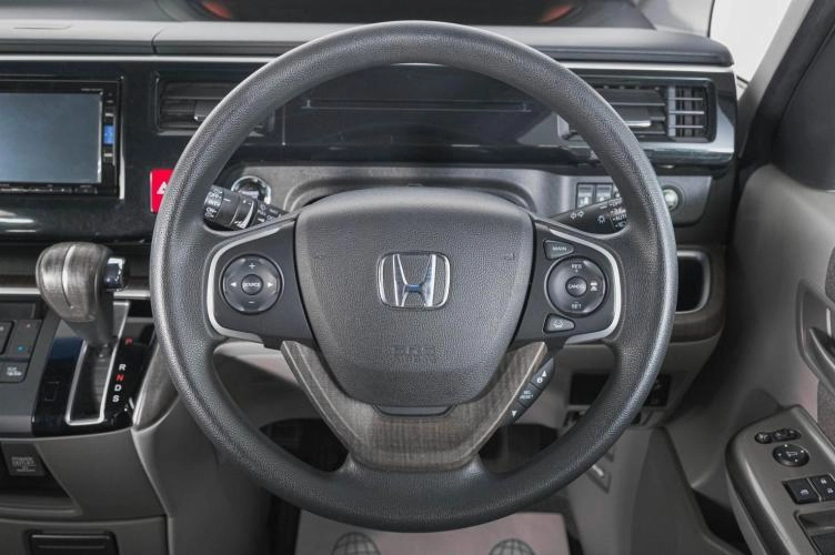Honda Stepwgn 15 из 25