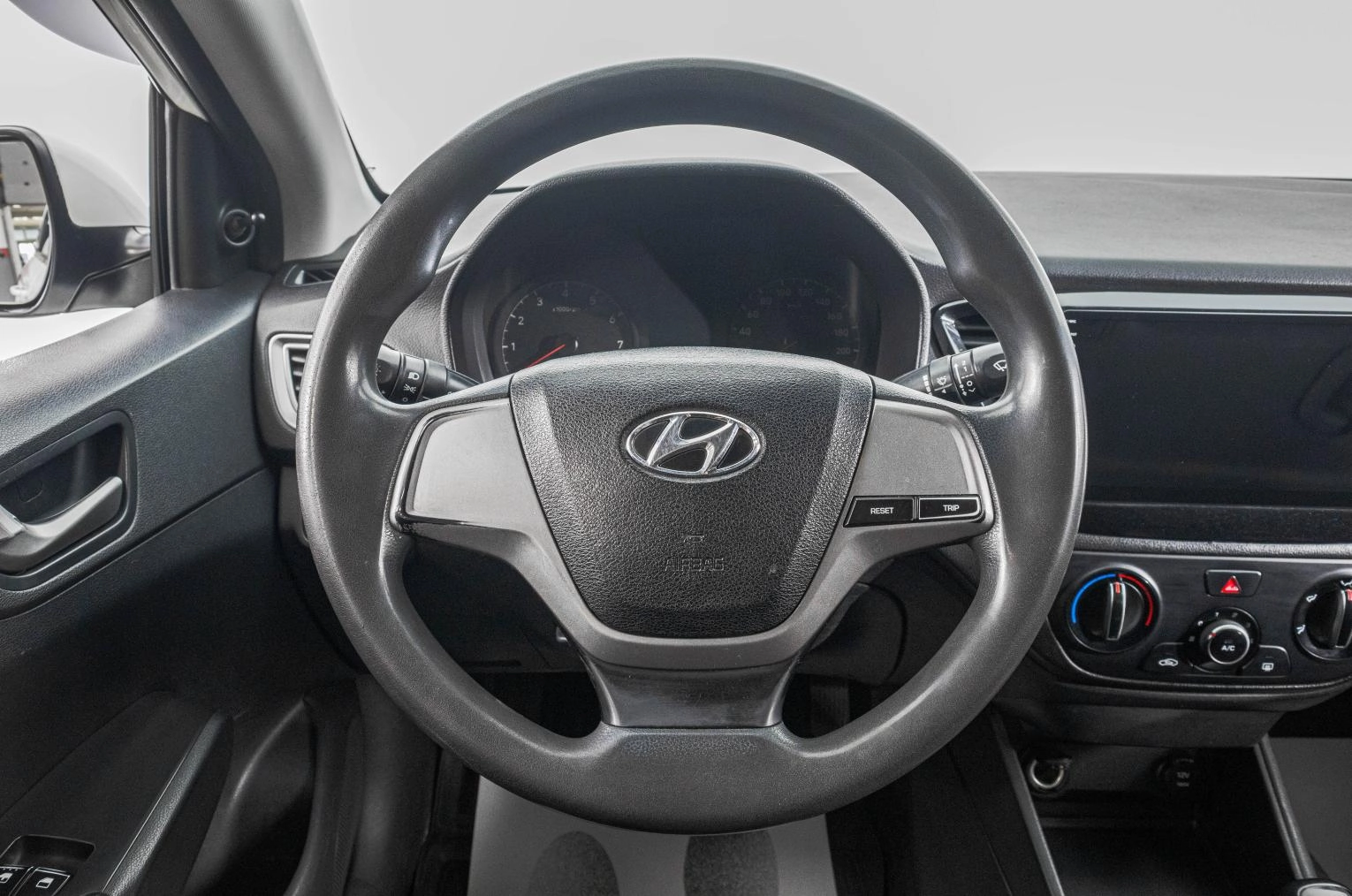 Hyundai Solaris 12 из 21