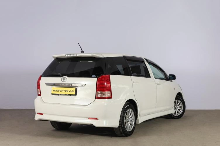 Toyota Wish 4 из 6