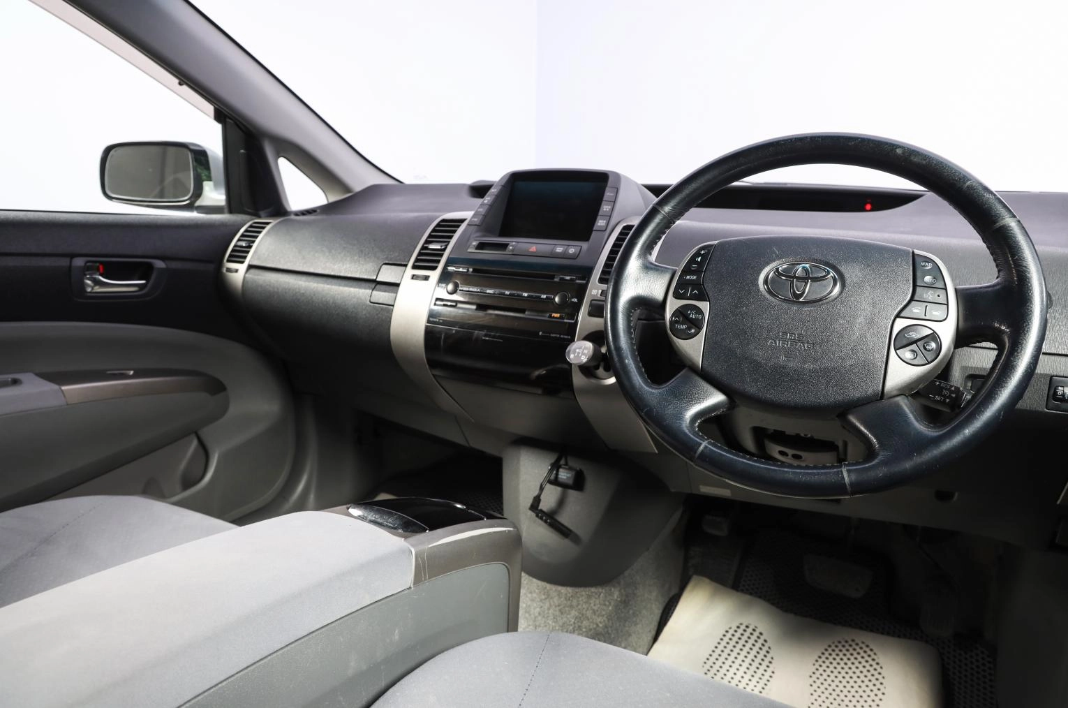 Toyota Prius 9 из 17