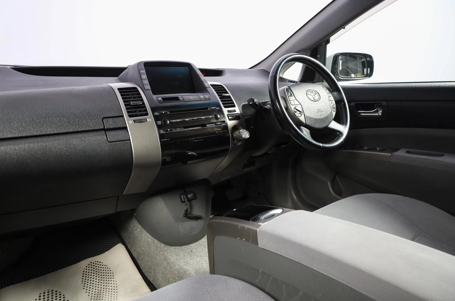 Toyota Prius 15 из 17